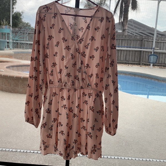 A beautiful romper - Picture 10 of 10